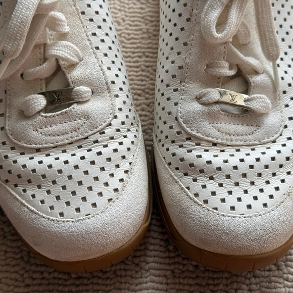 Authentic LOUIS VUITTON Women leather Sneakers, Off-White. Size 37, US size 6.5 - Picture 3 of 13